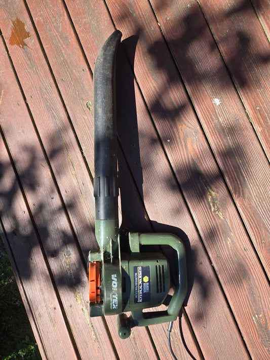Black and Decker electric 3 in 1 blower/vacuum