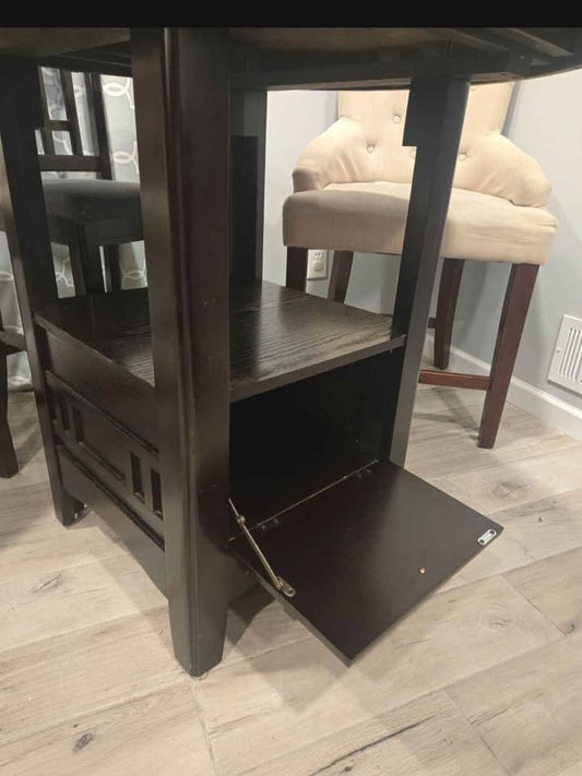 Counter high Table and chairs (Pub set)