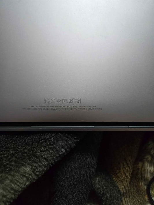 Mac Book Pro. (Screen cracked)