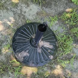 3 Metal umbrella stands