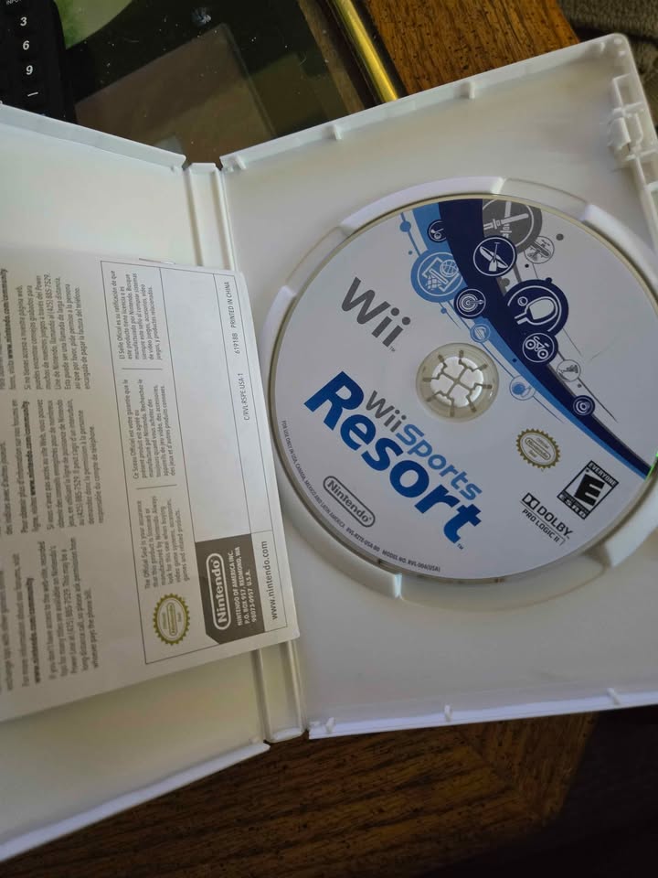 Wii Sports RESORT with case and manual
