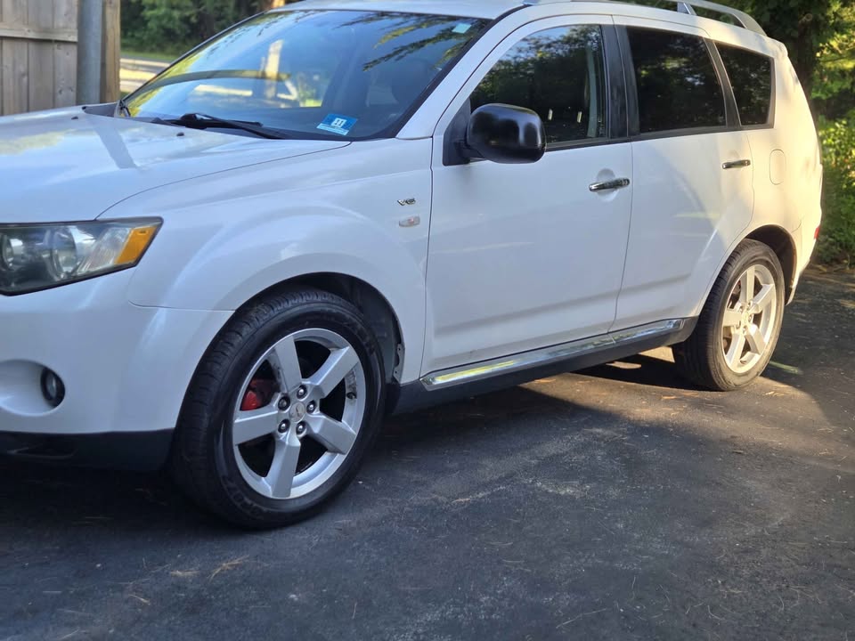 2009 Mitsubishi outlander XLS Sport Utility 4D