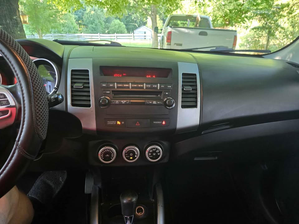 2009 Mitsubishi outlander XLS Sport Utility 4D