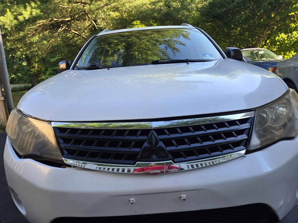 2009 Mitsubishi outlander XLS Sport Utility 4D