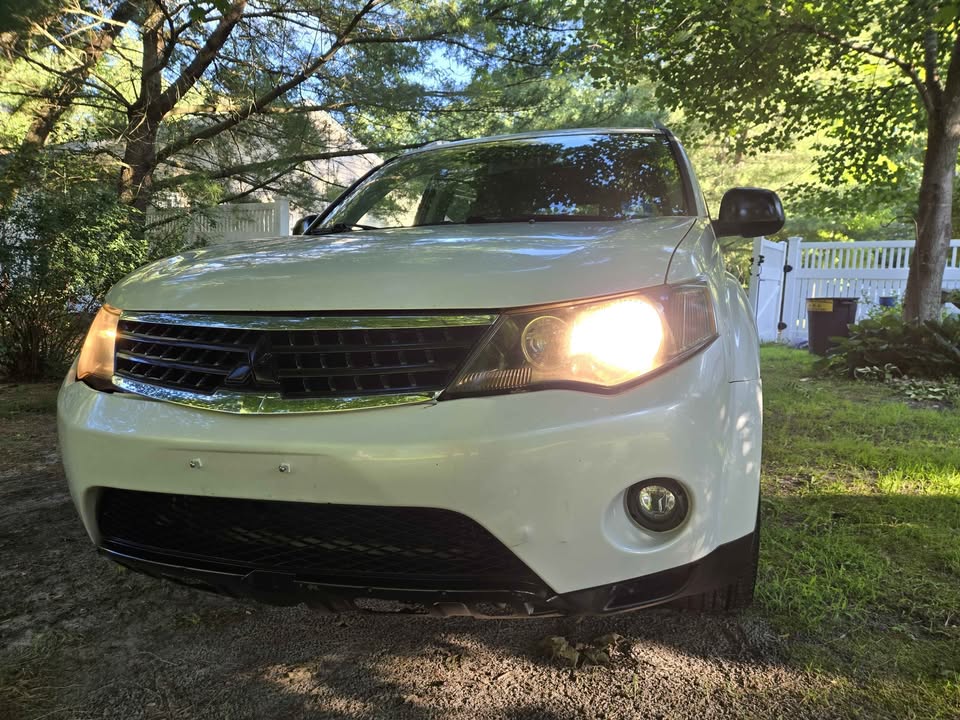 2009 Mitsubishi outlander XLS Sport Utility 4D