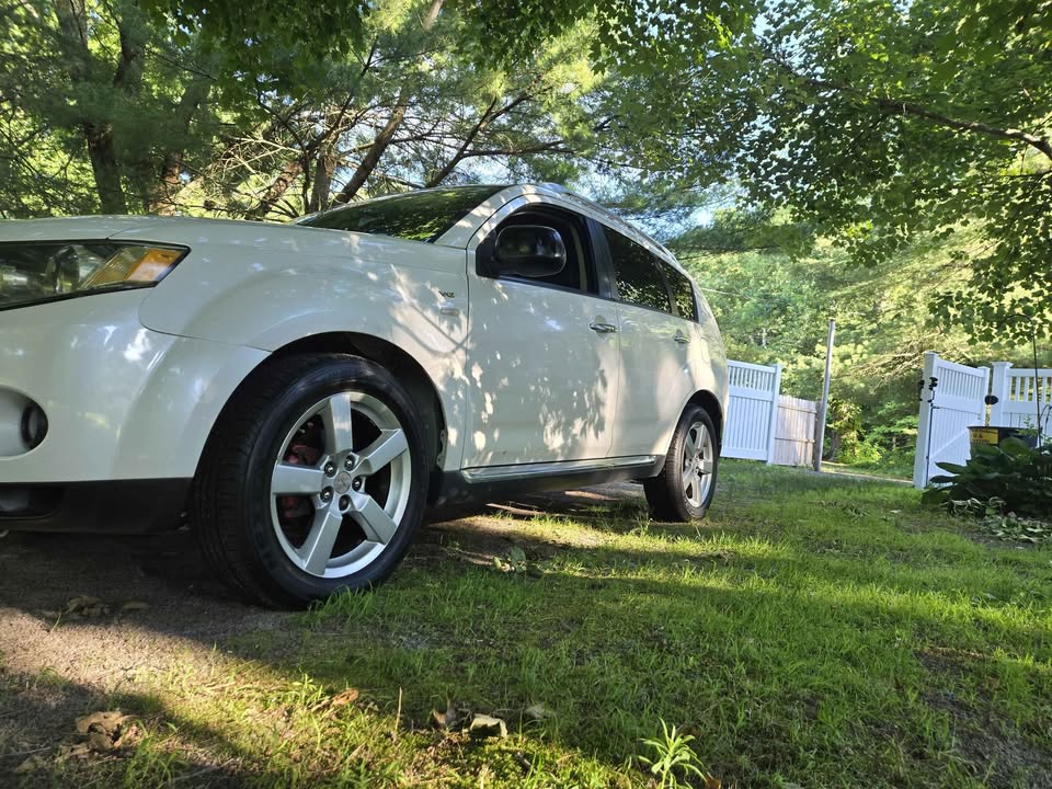 2009 Mitsubishi outlander XLS Sport Utility 4D