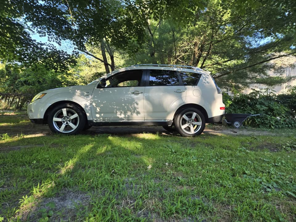 2009 Mitsubishi outlander XLS Sport Utility 4D