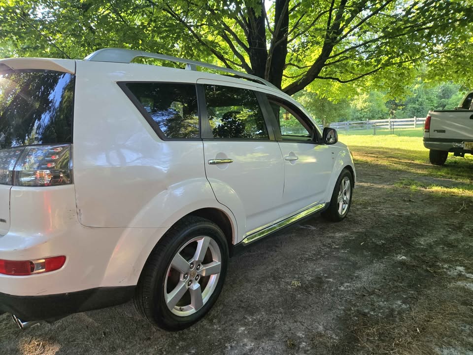 2009 Mitsubishi outlander XLS Sport Utility 4D