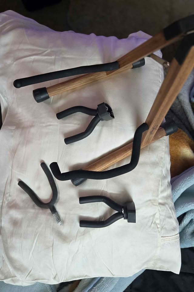 Guitar stand/hanger
