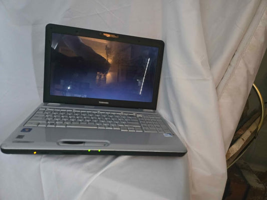 Toshiba WINDOWS 10 Laptop