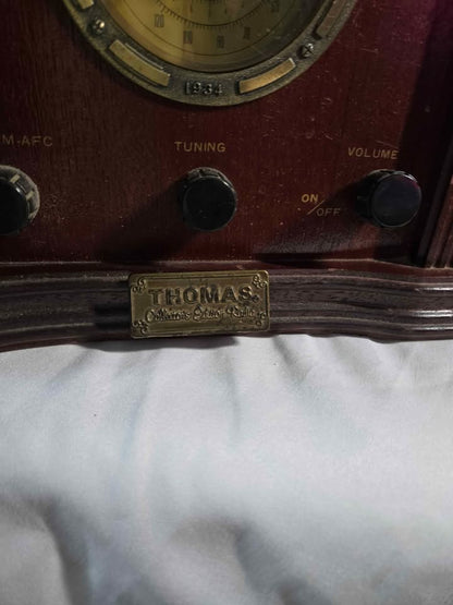Antique Radio by Thomas collection