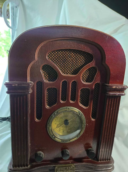 Antique Radio by Thomas collection