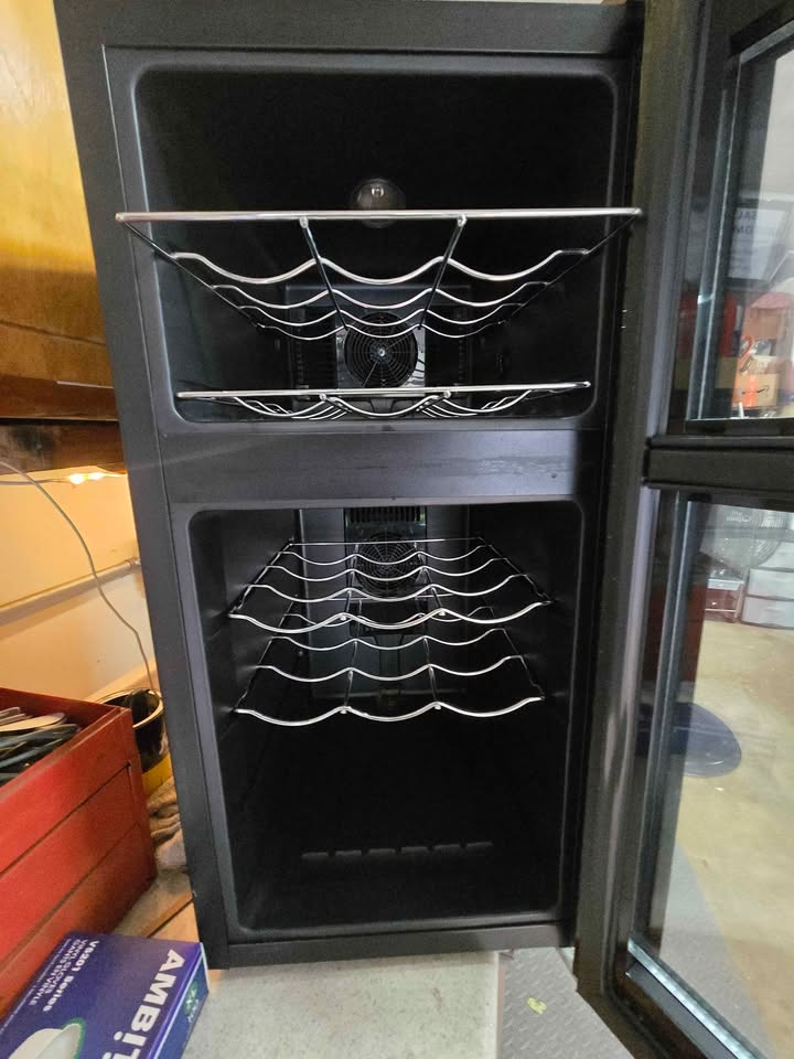 Dual zone mini wine fridge 18 bottle