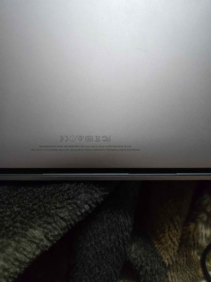 Mac Book Pro. (Screen cracked)
