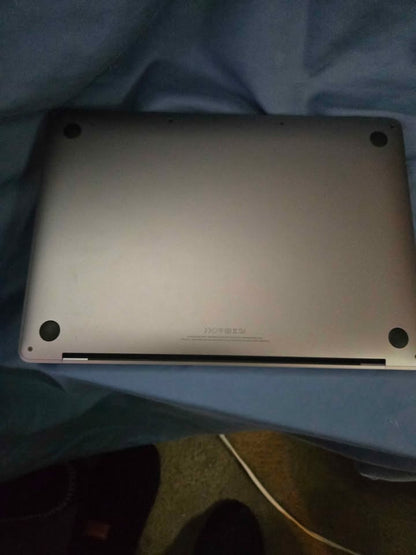 Mac Book Pro. (Screen cracked)
