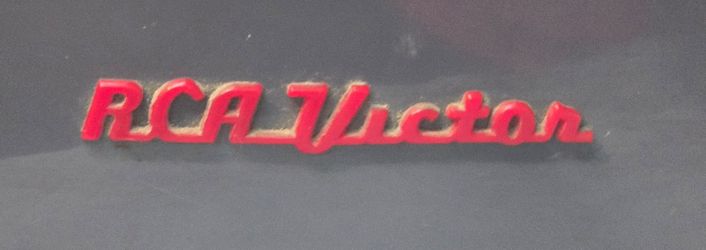 1952 RCA Victor Globetrotter Radio