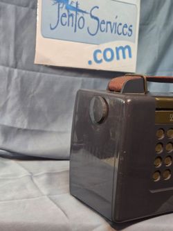 1952 RCA Victor Globetrotter Radio