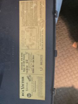 1952 RCA Victor Globetrotter Radio