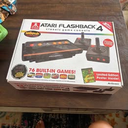 Atari Flashback 4 - 76 games w/wireless console