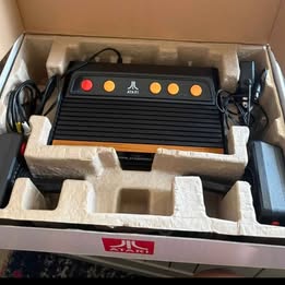 Atari Flashback 4 - 76 games w/wireless console