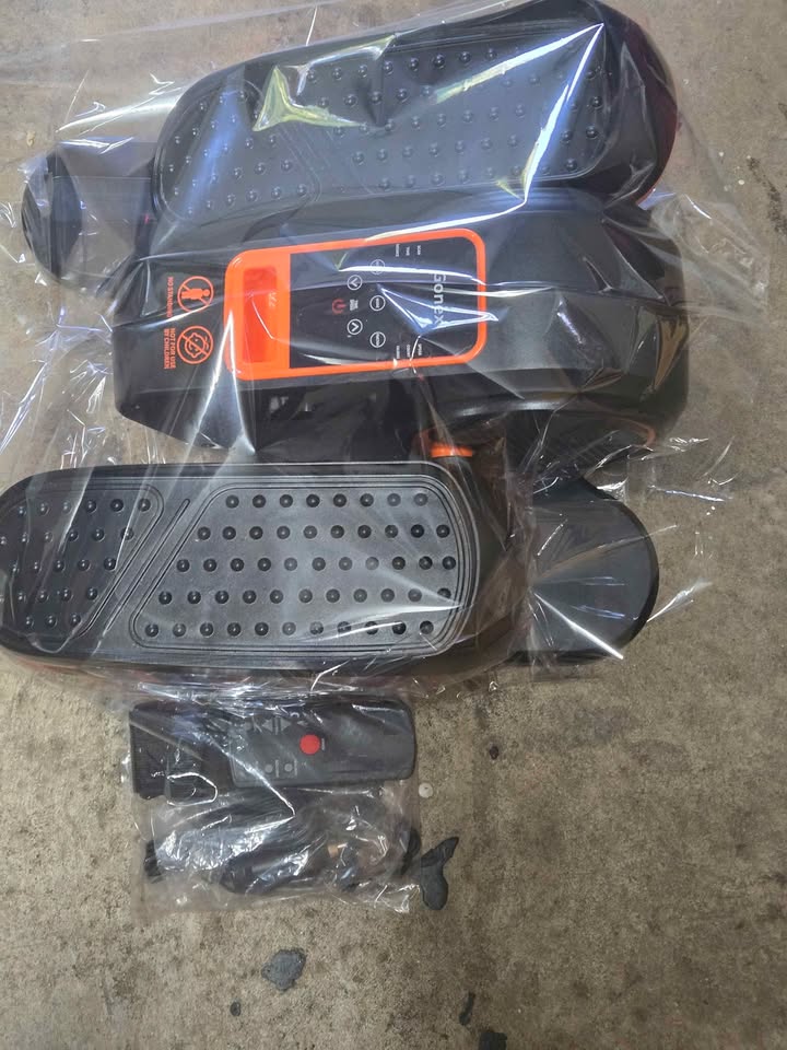 Elliptical under desk w/remote