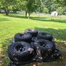 Jeep Wrangler 5 Yokohama Geolander M/T  and 5 Black Rock rims