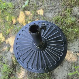 3 Metal umbrella stands